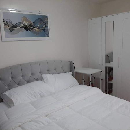 Lovely 2 Bedroom Condo With Free Secured Parking Manila Exteriör bild